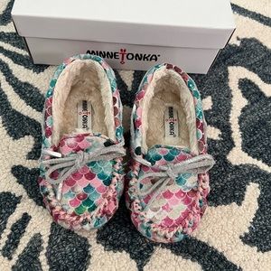 Minnetonka Mermaid Print Moccasin